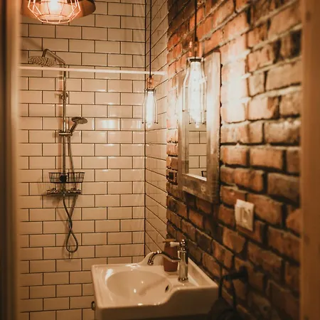 Daleko Do Sufitu - Twoj Azyl W Sercu Gorcow